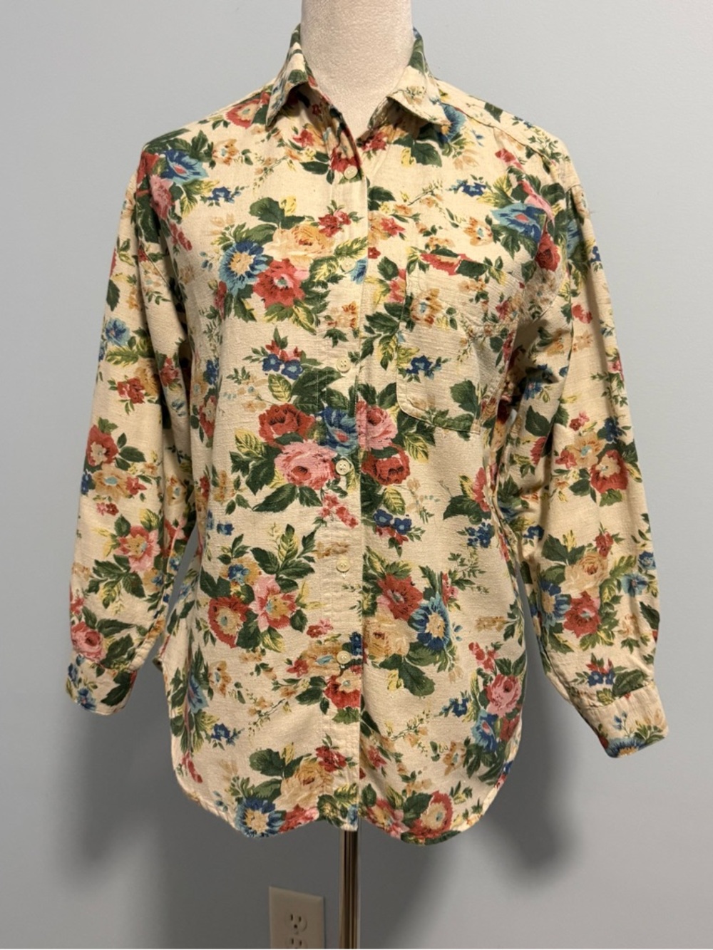 Andrew sports women’s linen/cotton floral blouse size S